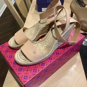 Brand new never worn wedge leather Tory Burch
